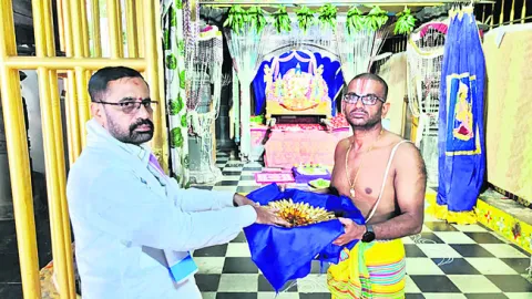 అప్పన్నకు వైభవంగా ఆర్జిత సేవలు 