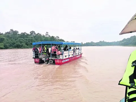 కిన్నెరసానిలో జలవిహారం