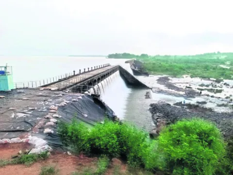 వరదపోటును తట్టుకున్న పోచారం