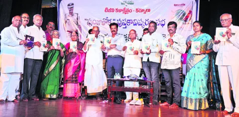 సమాజాన్ని మార్చే ఆయుధం సాహిత్యం