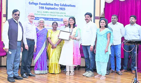 వైద్య విద్యార్థినికి   బంగారు పతకం
