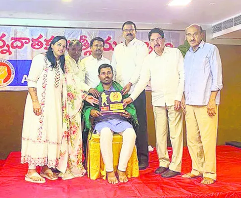 ఉత్తమ రైతుకు పురస్కారం
