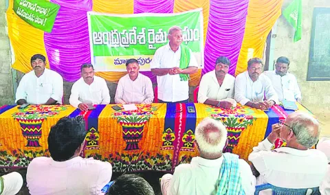మాటలేనా.. చేతలేవీ? 