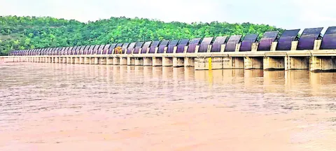 పెరుగుతున్న గోదావరి 

