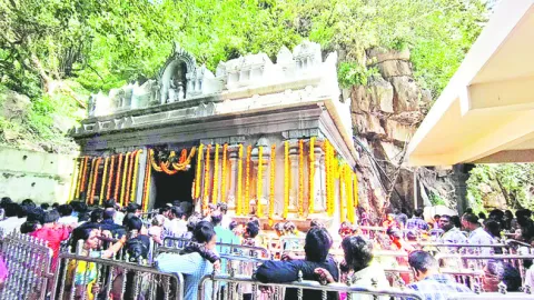 తలుపులమ్మతల్లి ఆదాయం రూ.6.14 లక్షలు 