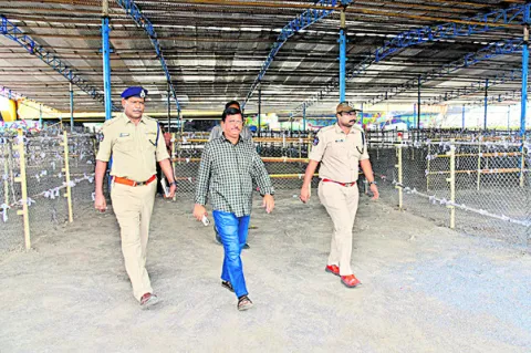 దసరా ఉత్సవాల ఏర్పాట్లు పరిశీలన 