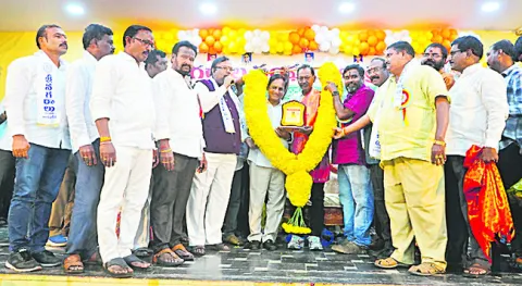 నగరాలు సంఘం ఆధ్వర్యంలో పలువురికి సత్కారం 