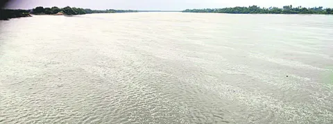 కృష్ణా నదిలో పెరిగిన వరద ప్రవాహం 
