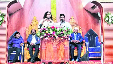 క్రైస్తవ విశ్వాసులు లోకానికి వెలుగునివ్వాలి
