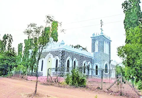 ఎర్రరాయితో మెథడిస్టు చర్చి.. 