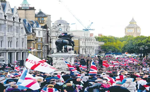 Anti-immigration rally turns violent in Unite Kingdom