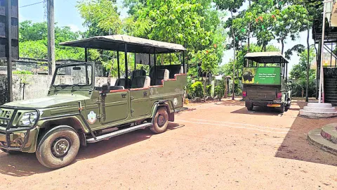 పర్యాటకులకు నిరాశే..