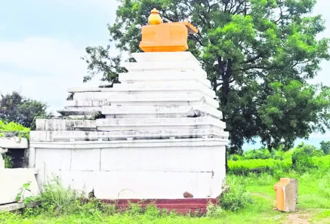 గుప్తనిధుల కోసం గుడిగోపురం ధ్వంసం  