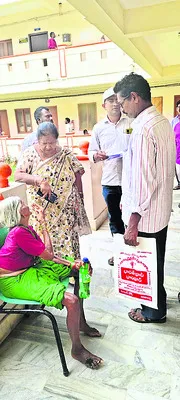 పింఛన్‌ ఇప్పించండమ్మా.. 
