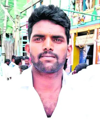 పాముకాటుతో యువ రైతు మృతి 