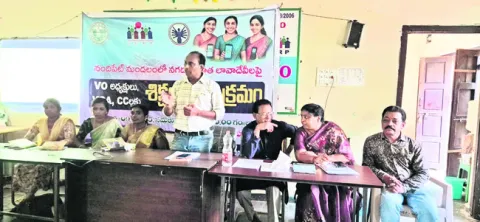 మహిళా సంఘాల్లో నగదు రహిత లావాదేవీలు