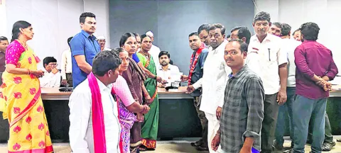వేతనాలు ఇప్పించండి సారూ..!
