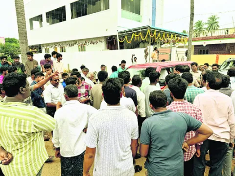 ఏపీ పోలీసుల దౌర్జన్యం