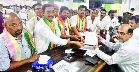 రెడ్లపై వివక్ష వీడాలి 