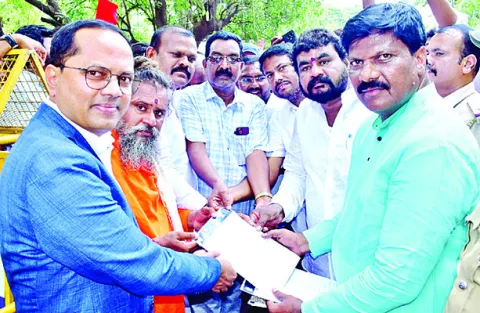 రిజర్వేషన్ల పెంపుపై కదం