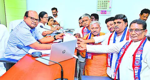 బీసీల హామీలను నెరవేర్చాలి 
