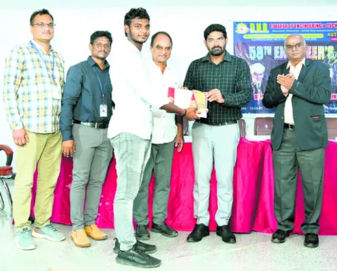 యువ ఇంజనీర్ల పాత్ర కీలకం 