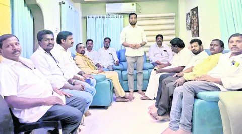 మంత్రి సుభాష్‌ నోరు అదుపులో పెట్టుకోవాలి 