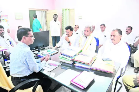 అధికారుల తీరు సరికాదు..
