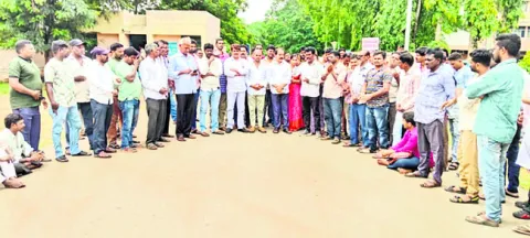 కాంట్రాక్ట్‌ కార్మికులను చేర్చుకోవాల్సిందే..