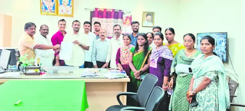 జీపీఓలు బాధ్యతగా పనిచేయాలి 