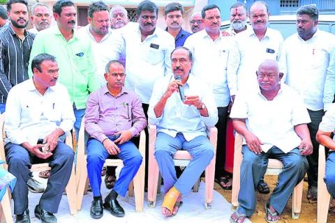 పశుపోషణపై దృష్టి సారించాలి