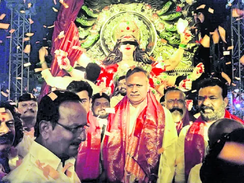 దుర్గామాతకు ఘన స్వాగతం