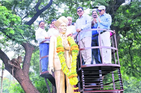 ఆదర్శనీయుడు.. మోక్షగుండం విశ్వేశ్వరయ్య