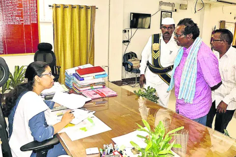 అర్జీలు త్వరితగతిన పరిష్కరించాలి