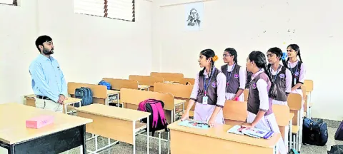 షెడ్యూల్‌ ప్రకారం సిలబస్‌ పూర్తి చేయాలి