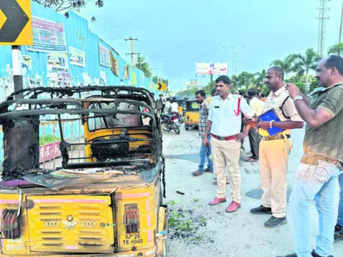 అధికారుల చుట్టూ తిరిగి విసిగిపోయి.. 