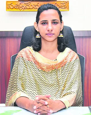 కృష్ణా జేసీ గీతాంజలిశర్మ బదిలీ