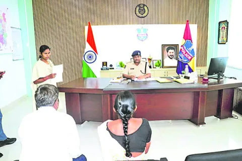 సమస్యలుంటే  నేరుగా సంప్రదించాలి 
