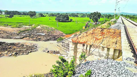 ఆగిన రైలు కూత..!