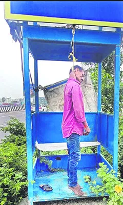 అప్పుల బాధతో బలవన్మరణం 
