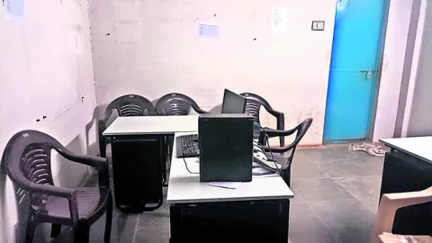 సచివాలయ సిబ్బంది నిర్లక్ష్యం