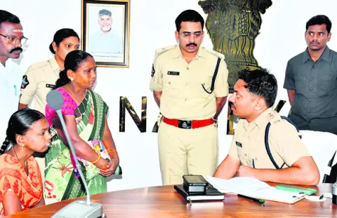 ఆస్తి లాక్కునేందుకు ఇంటి నుంచి గెంటేశారు 