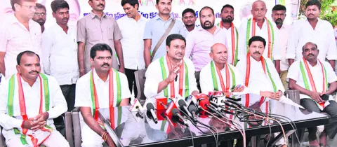 యూరియా కొరత దేశవ్యాప్తంగా ఉంది