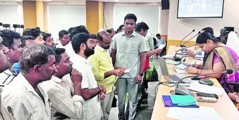 గోడు చెప్పి.. గోస తీర్చమని.. 