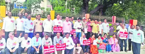 కూటమి విధానాలపై ఉపాధ్యాయుల నిరసన