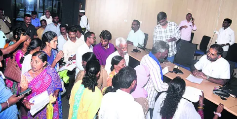 సమస్యలకు సత్వర పరిష్కారం