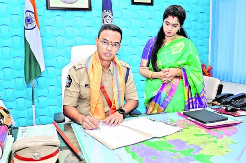 నూతన ఎస్పీ బాధ్యతల స్వీకరణ 