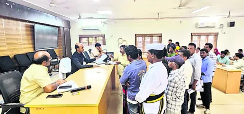 పీజీఆర్‌ఎస్‌కు 70 అర్జీలు 