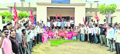 ● ఆర్థిక బకాయిలు తక్షణమే చెల్లించాలి