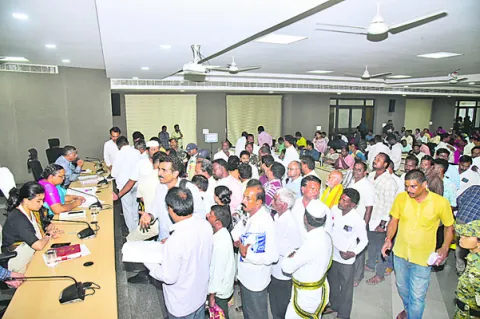 అర్జీలు సత్వరం పరిష్కరించండి
